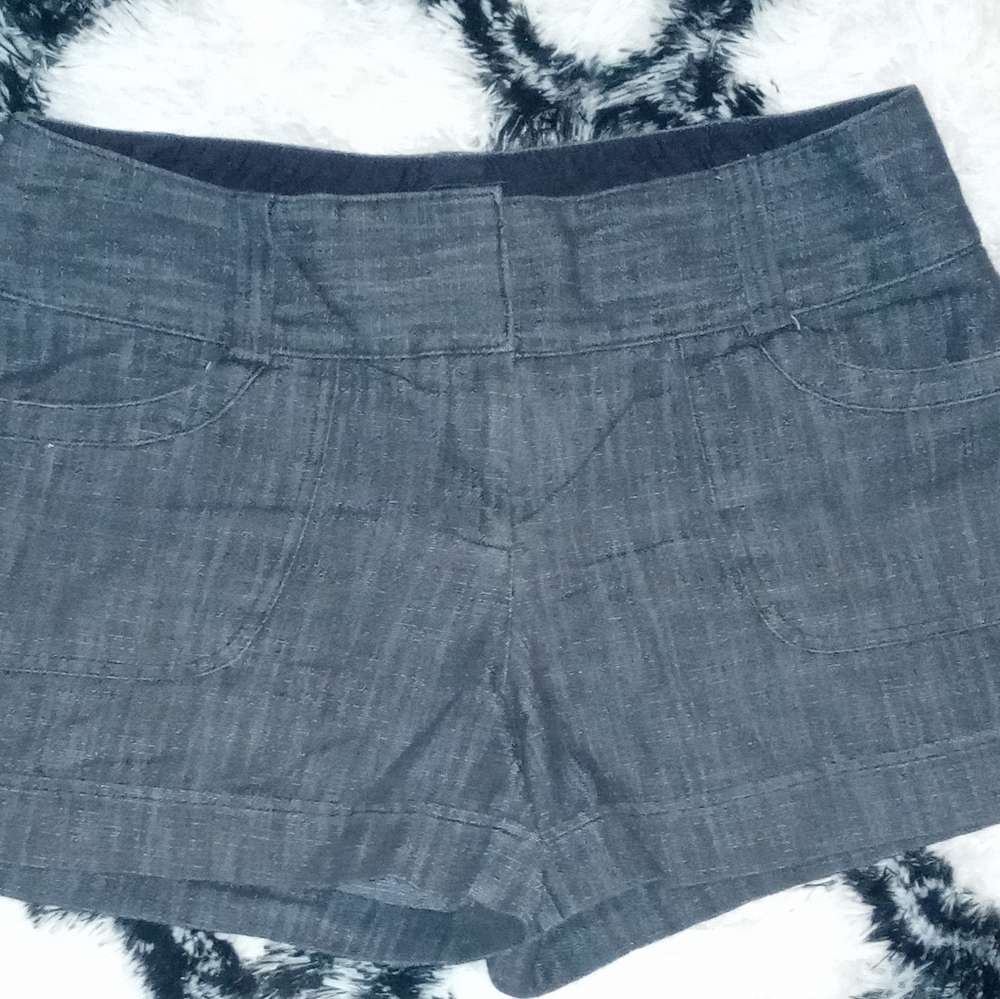 Womans shorts - Picture 2 of 3